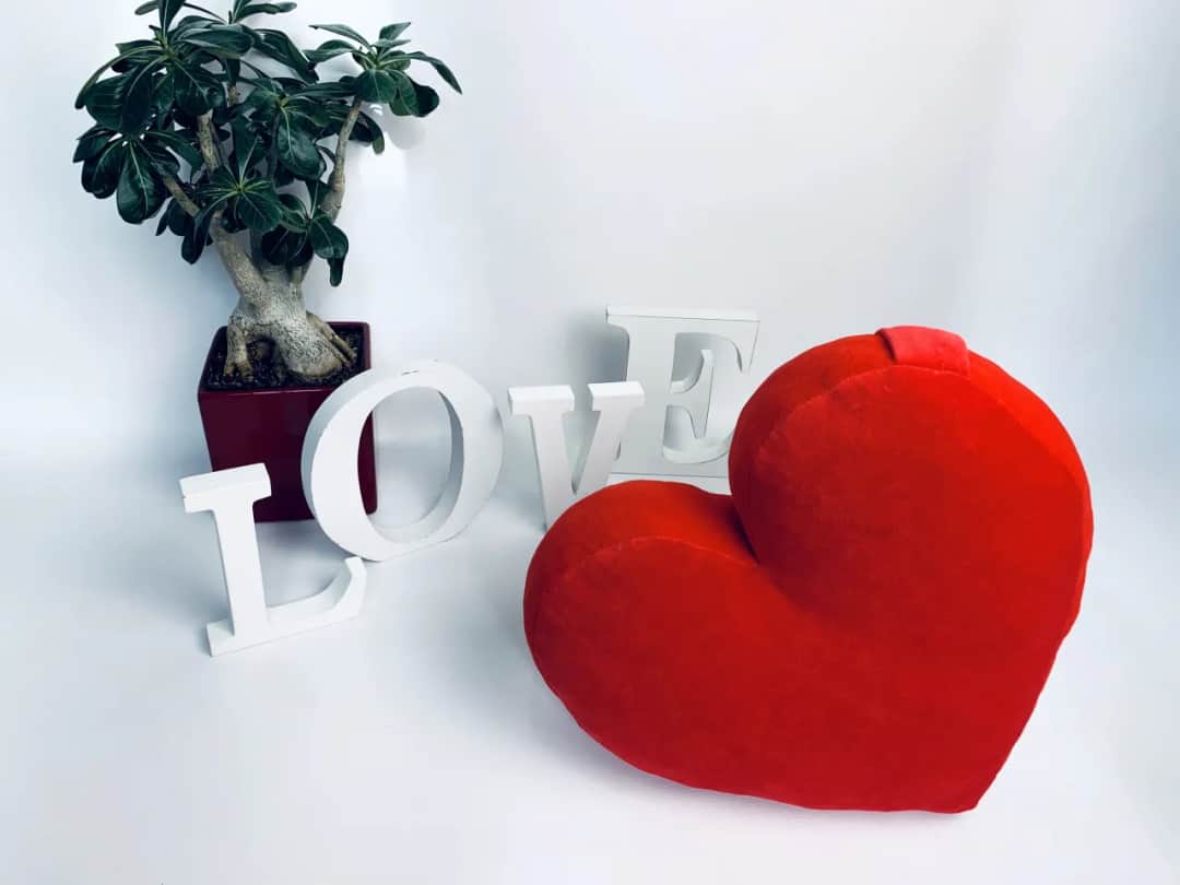 Jak uszyć poduszkę w kształcie serca - proste kroki i porady