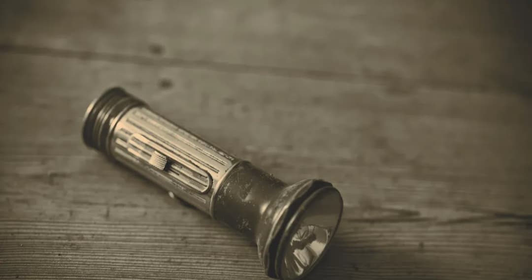 Kiedy powstała latarka? Fascynująca historia wynalazku, który zmienił noc